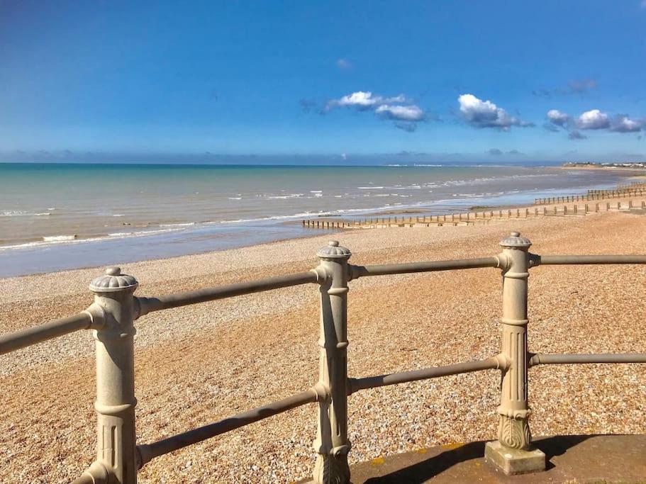 Beachfront Apartment With Wood Burner & Courtyard St Leonards-on-Sea Екстер'єр фото