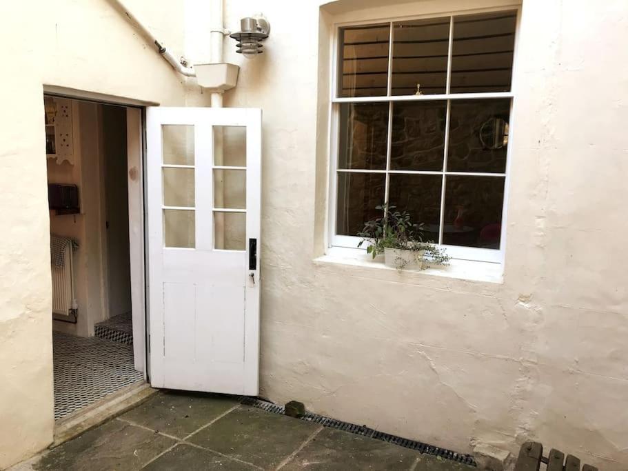 Beachfront Apartment With Wood Burner & Courtyard St Leonards-on-Sea Екстер'єр фото